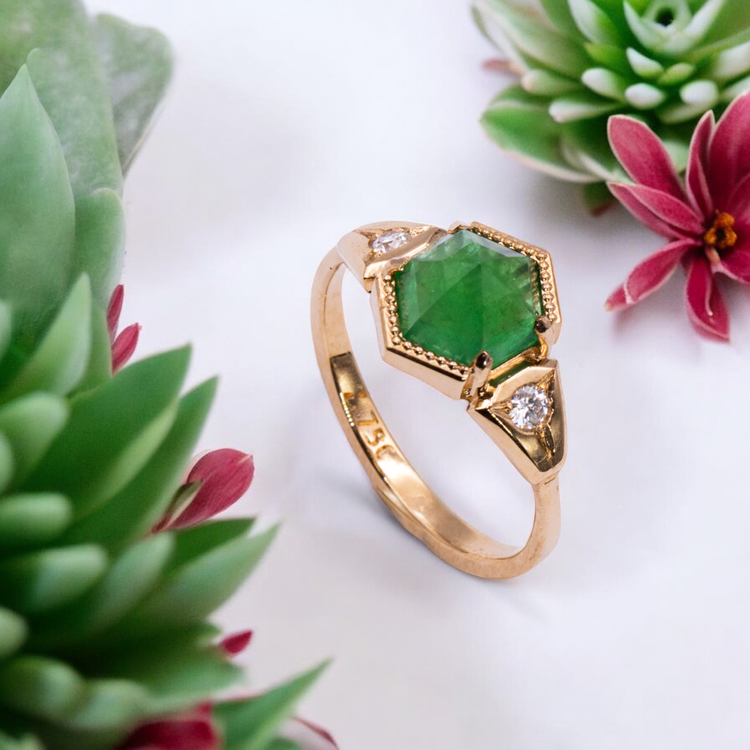 Anel de noivado ouro e esmeralda